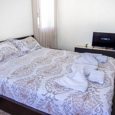 City Center Two Private Bedrooms Near Scanderbeg Square On Shared Apartment Tirana Exterior photo