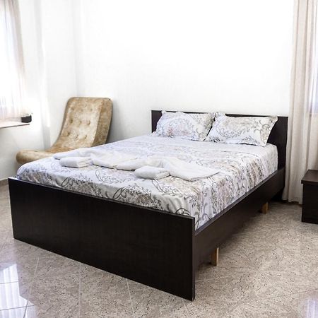 City Center Two Private Bedrooms Near Scanderbeg Square On Shared Apartment Tirana Exterior photo