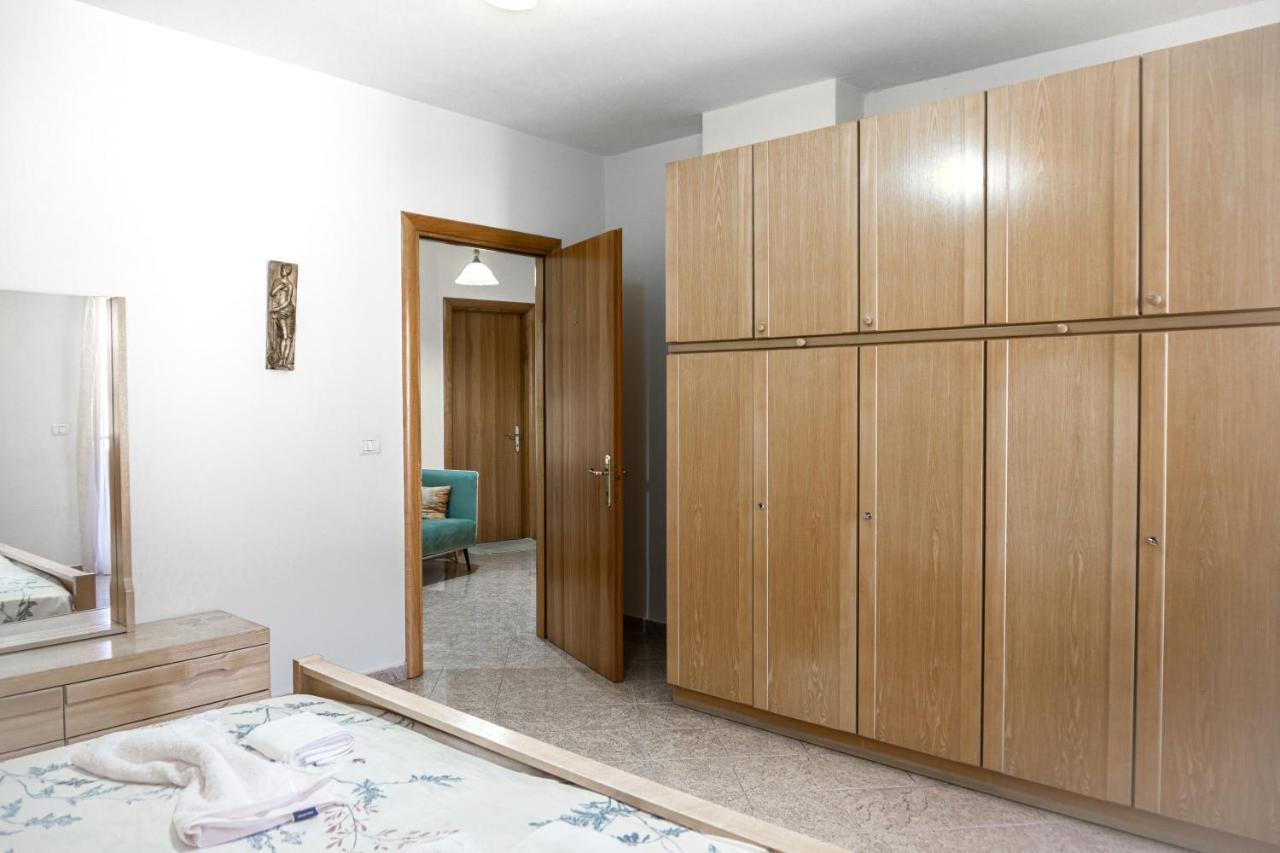 City Center Two Private Bedrooms Near Scanderbeg Square On Shared Apartment Tirana Exterior photo