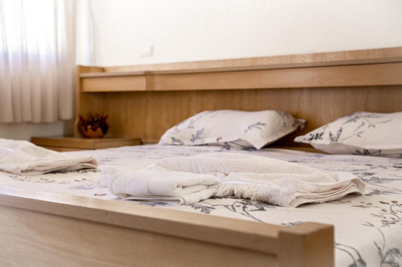 City Center Two Private Bedrooms Near Scanderbeg Square On Shared Apartment Tirana Exterior photo