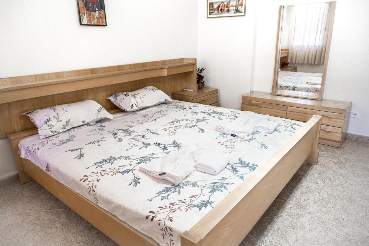 City Center Two Private Bedrooms Near Scanderbeg Square On Shared Apartment Tirana Exterior photo