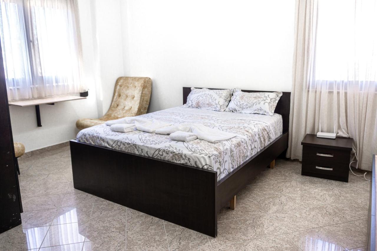 City Center Two Private Bedrooms Near Scanderbeg Square On Shared Apartment Tirana Exterior photo